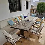 Villa-sleeps 6-free Parking-playground Villa *