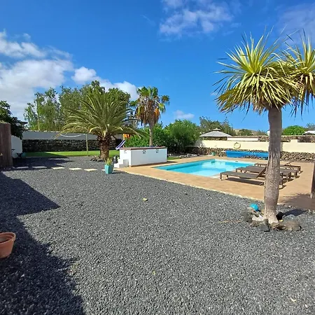 Villa Villa-sleeps 6-free Parking-playground Lajares