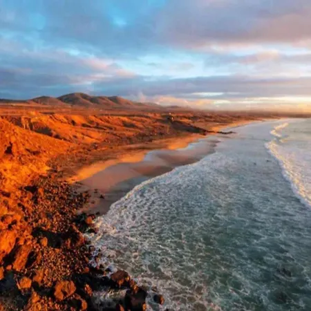 Villa-sleeps 6-free Parking-playground * Lajares