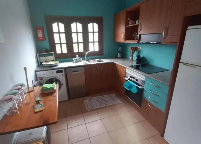 Villa-sleeps 6-free Parking-playground Villa Lajares