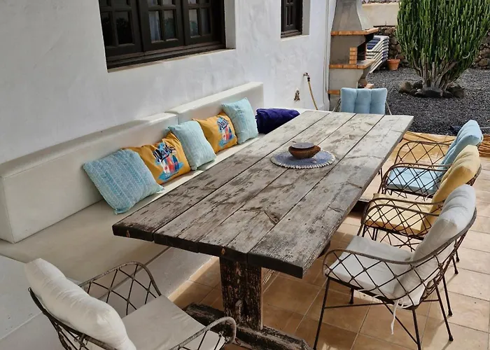 Villa-sleeps 6-free Parking-playground Villa *