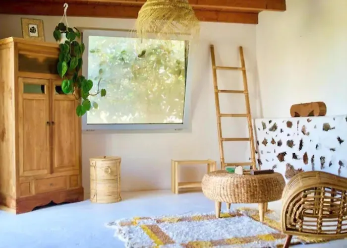 Villa-sleeps 6-free Parking-playground Villa *