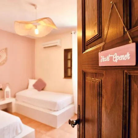 Villa-sleeps 6-free Parking-playground Вилла *