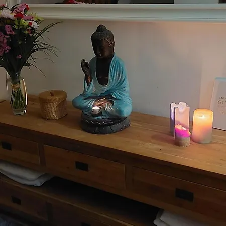 Villa-sleeps 6-free Parking-playground