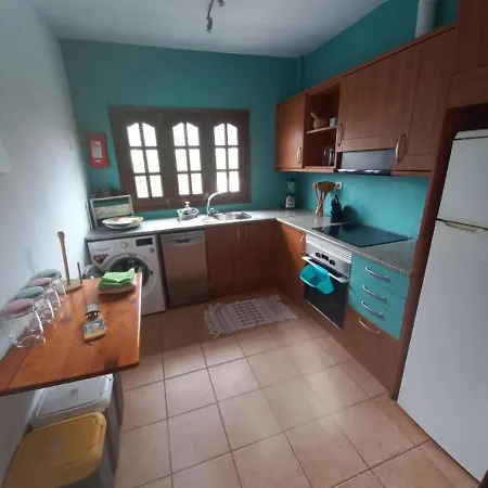 Villa-sleeps 6-free Parking-playground Villa Lajares