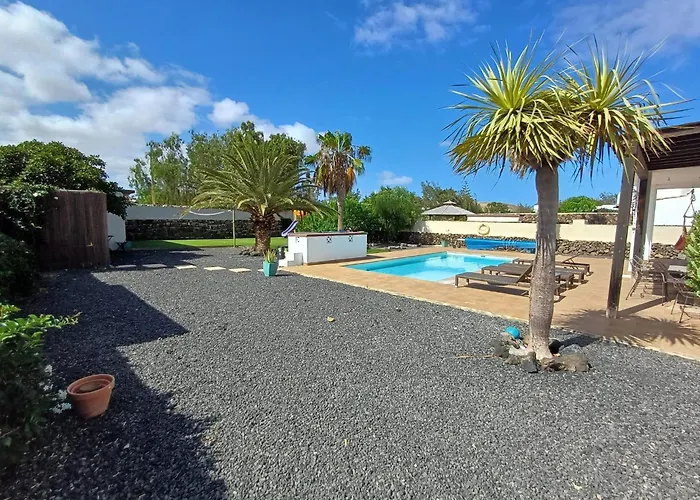 Villa Villa-sleeps 6-free Parking-playground Lajares